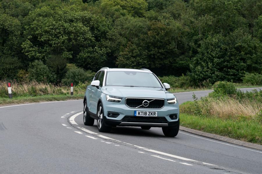  Volvo XC40 T3 Momentum 2018 года  (UK) (фото 36 из 40)